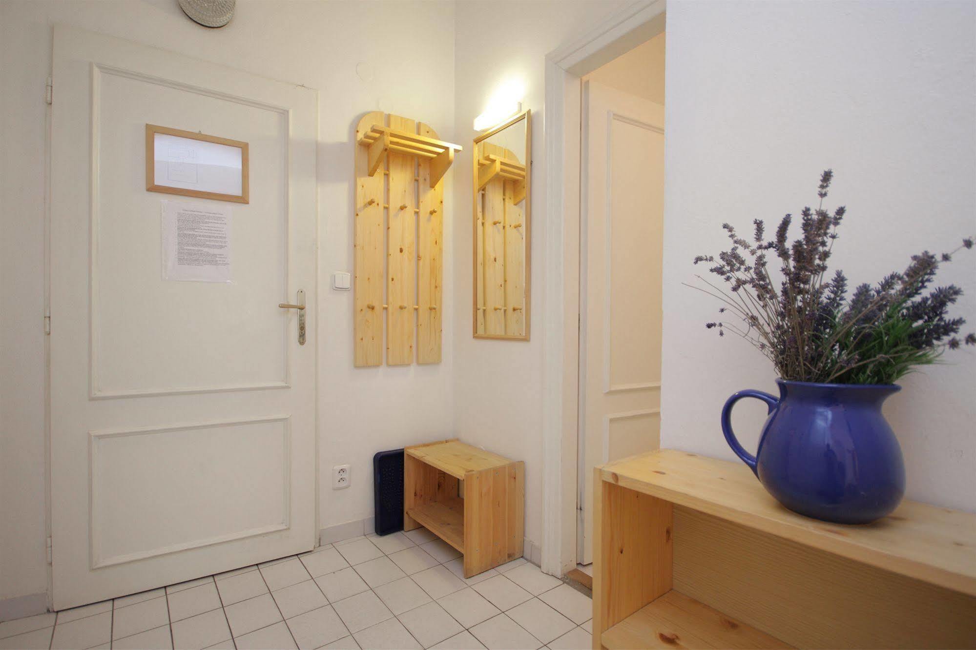 The Green Garland Pension Prag Exterior foto