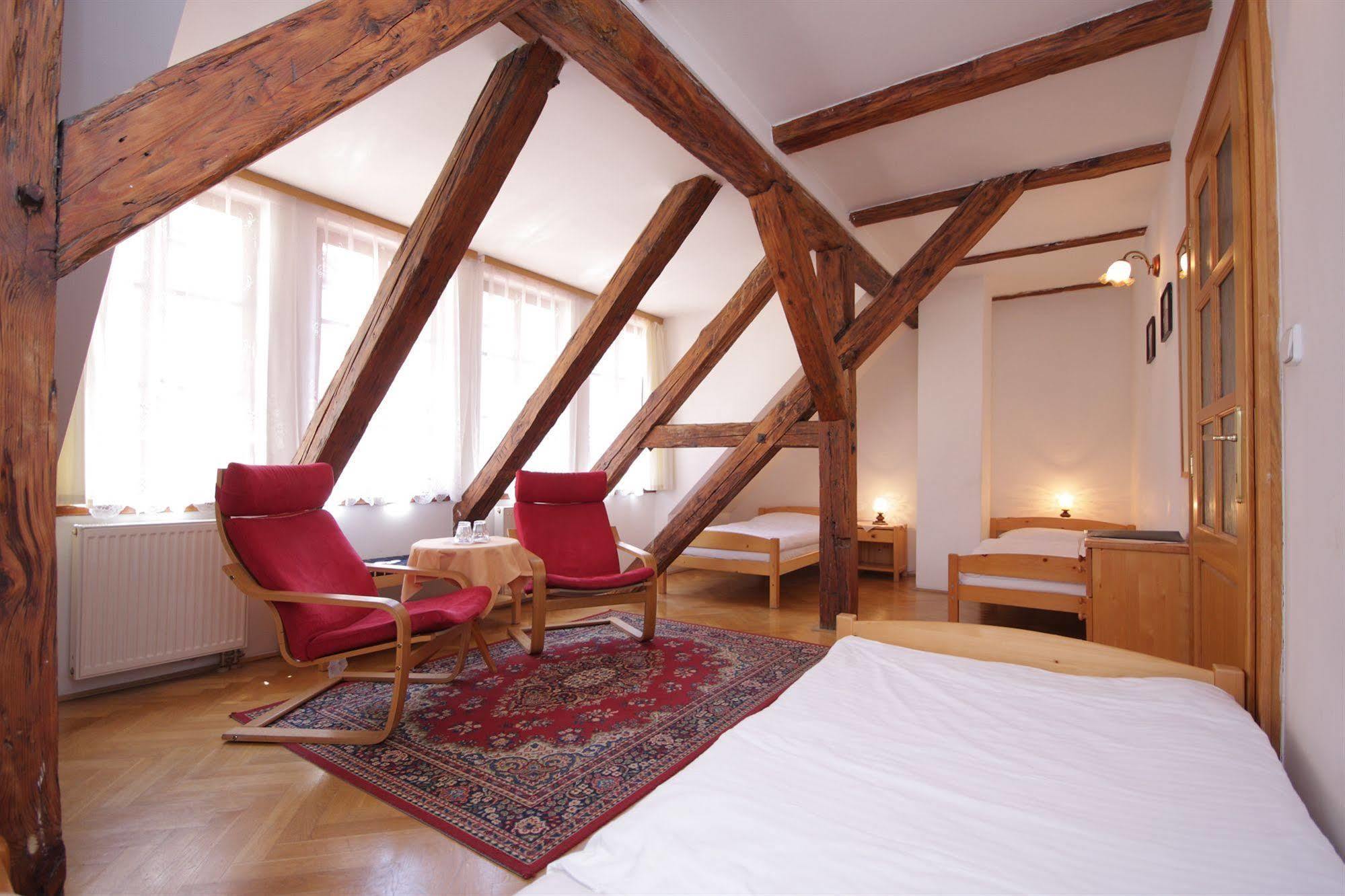 The Green Garland Pension Prag Exterior foto