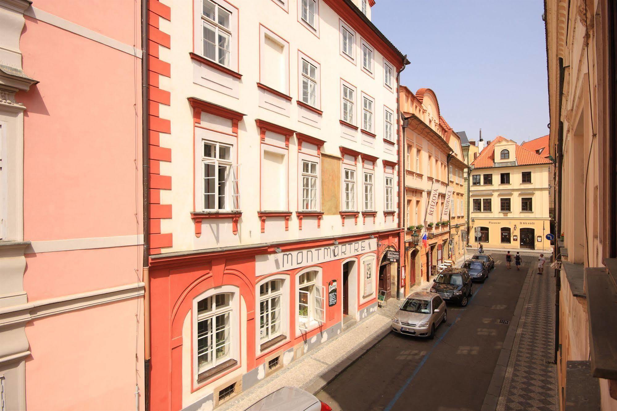 The Green Garland Pension Prag Exterior foto
